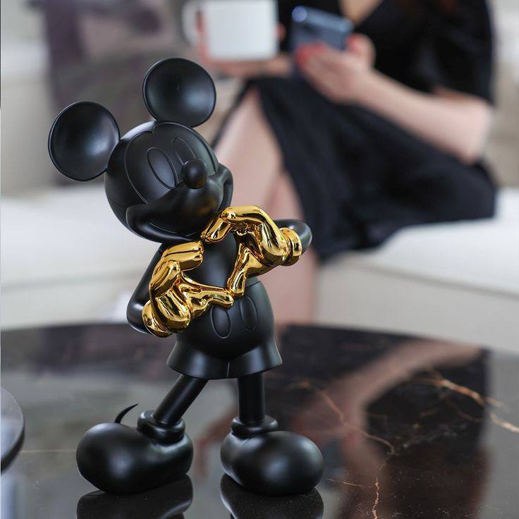 Mickey modern decor